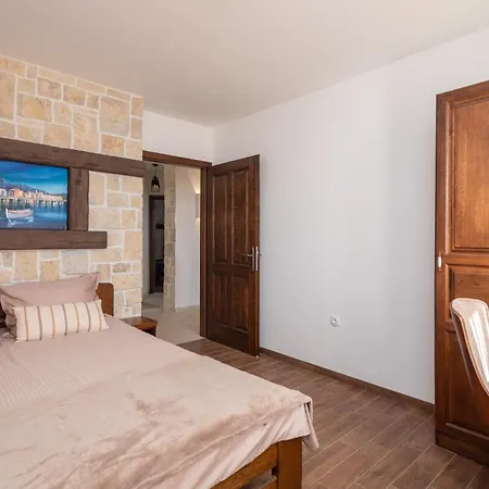 Vakantiehuis La Montagna - Private Heated Pool