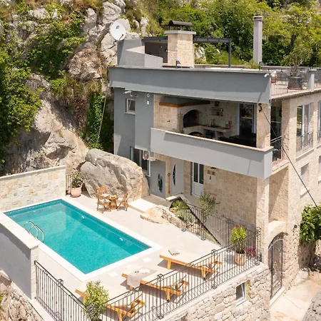 La Montagna - Private Heated Pool *