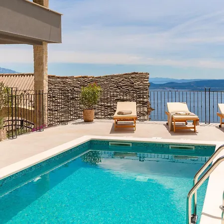 펜션 La Montagna - Private Heated Pool 로크바 로고즈니차