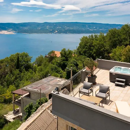 La Montagna - Private Heated Pool 로크바 로고즈니차