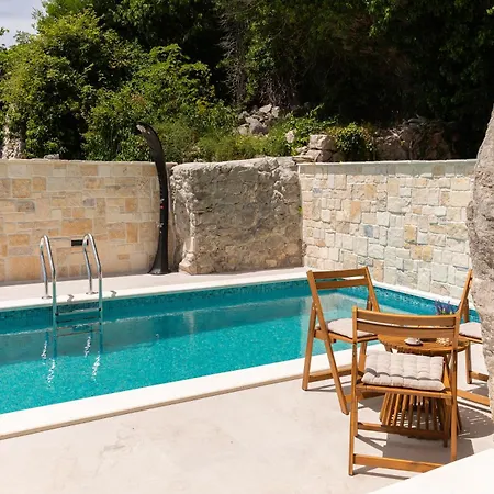 La Montagna - Private Heated Pool * 로크바 로고즈니차