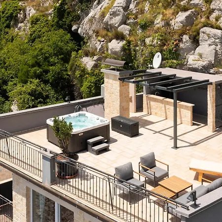 La Montagna - Private Heated Pool 펜션 로크바 로고즈니차