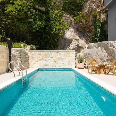 펜션 La Montagna - Private Heated Pool 로크바 로고즈니차