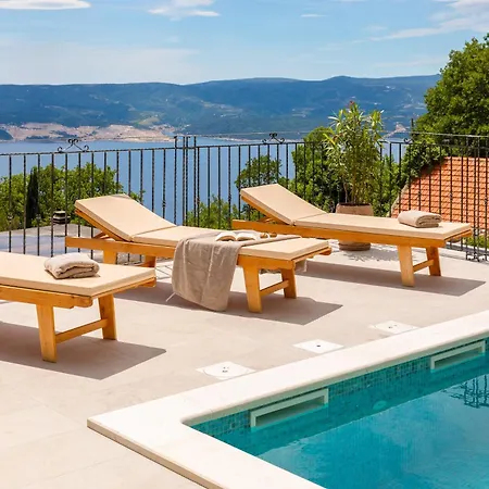 La Montagna - Private Heated Pool 로크바 로고즈니차