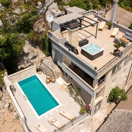 La Montagna - Private Heated Pool * 로크바 로고즈니차