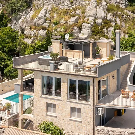 La Montagna - Private Heated Pool