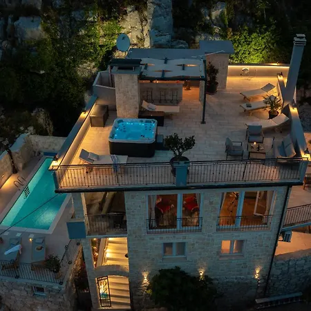 La Montagna - Private Heated Pool 펜션 *