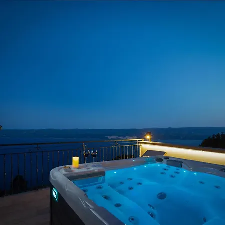 펜션 La Montagna - Private Heated Pool 로크바 로고즈니차