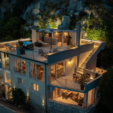 펜션 La Montagna - Private Heated Pool 로크바 로고즈니차