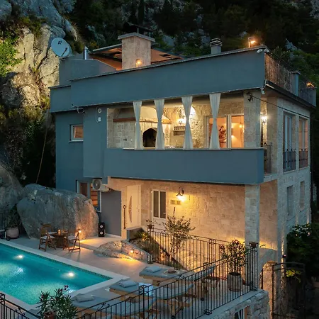 La Montagna - Private Heated Pool